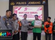 Polres Jombang Gelar Bakti Kesehatan dan Bagikan Bansos, Sambut HUT Bhayangkara ke 79