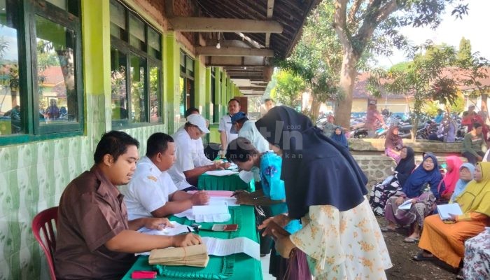 Pelaksanaan Pembagian BLT DD Oleh Pemdes Kendal TA 2025