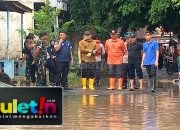 Kapolres Jombang Turun Langsung Salurkan Bantuan Korban Banjir di Kademangan, Mojoagung