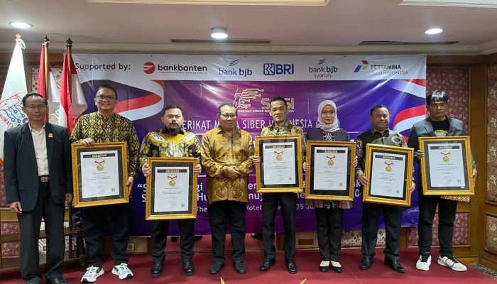 SMSI Sematkan Anugerah Pin Emas Kepada Jaksa Agung RI ST Burhanuddin
