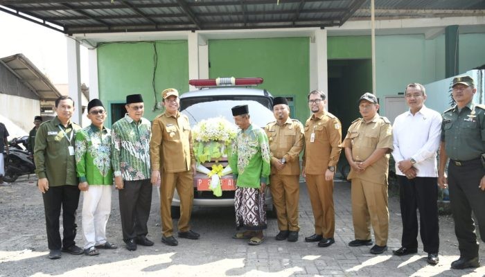 Kolaborasi dengan NU, Pemkab Bondowoso Hibahkan Mobil Ambulans ke MWCNU Cermee