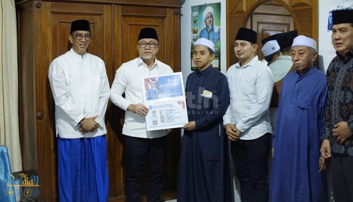 Zulkifli Hasan Kunjungi Ponpes Al Utsmani Bondowoso, PAN Isyaratkan Pinang Gus Baqir