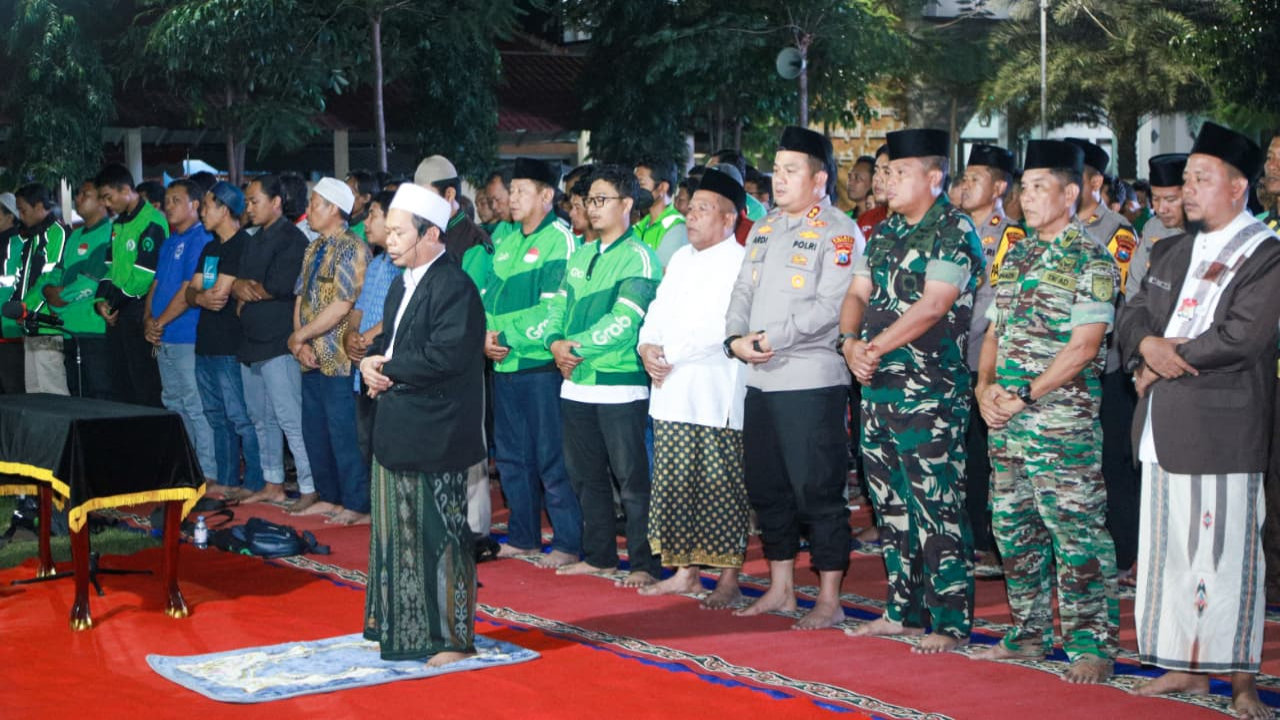 Polres Jombang dan Ojol Gelar Salat Gaib, Doakan Driver Affan Kurniawan