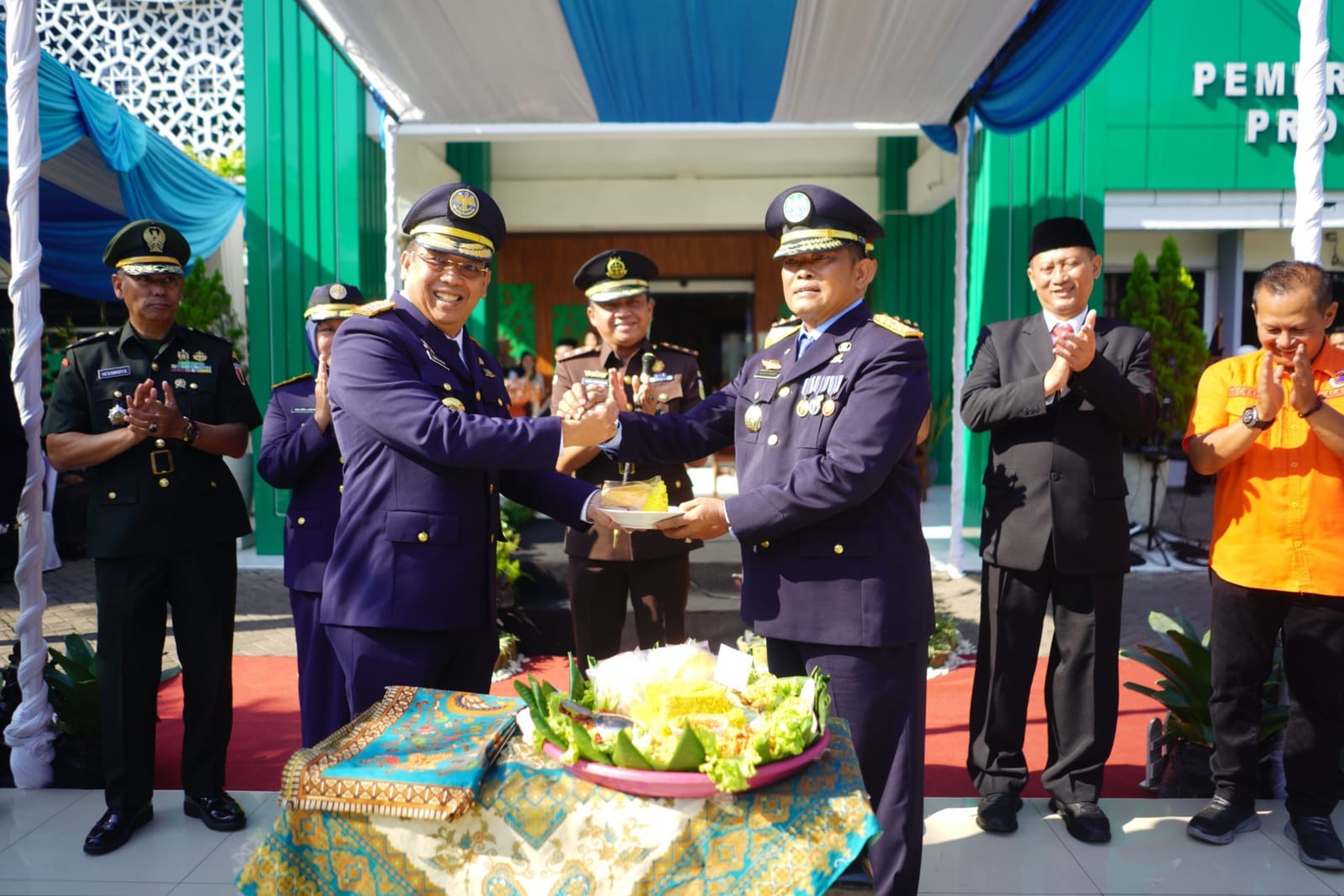 Peringati Harhubnas 2025, Wali Kota Probolinggo Pimpin Apel dan Berikan Santunan