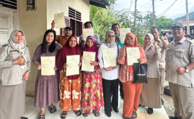 ATR/BPN Serahkan Sertipikat Elektronik PTSL di Padangsidimpuan, Momentum Peringatan 65 Tahun UUPA