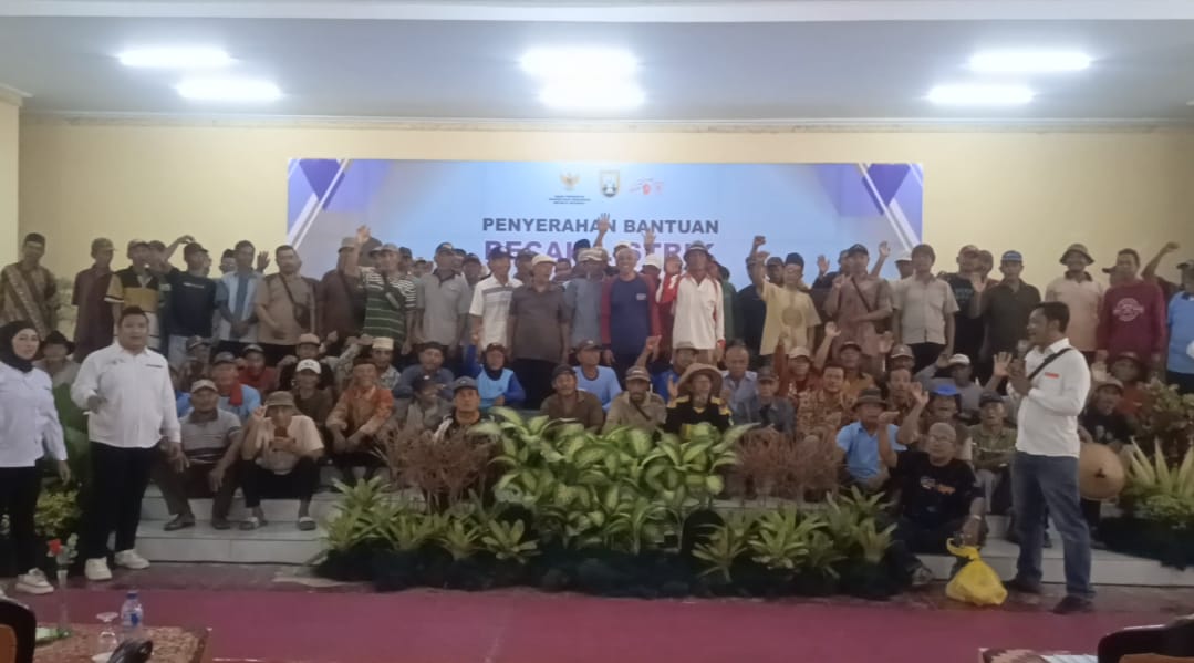 100 ‎Tukang Becak di Rembang Terima Bantuan Becak Listrik dari Presiden Prabowo