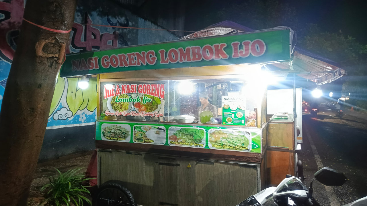 ‎Wajib Coba! Nasgor Lombok Ijo di Rembang Jadi Buruan Kuliner
