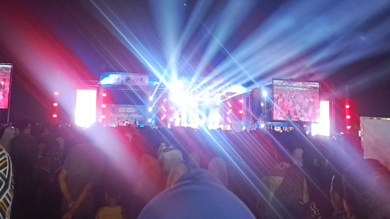 ‎Pengajian Akbar Gus Iqdam di Rembang Membludak, Lapangan Ketanggi Dikepung Lautan Jama’ah