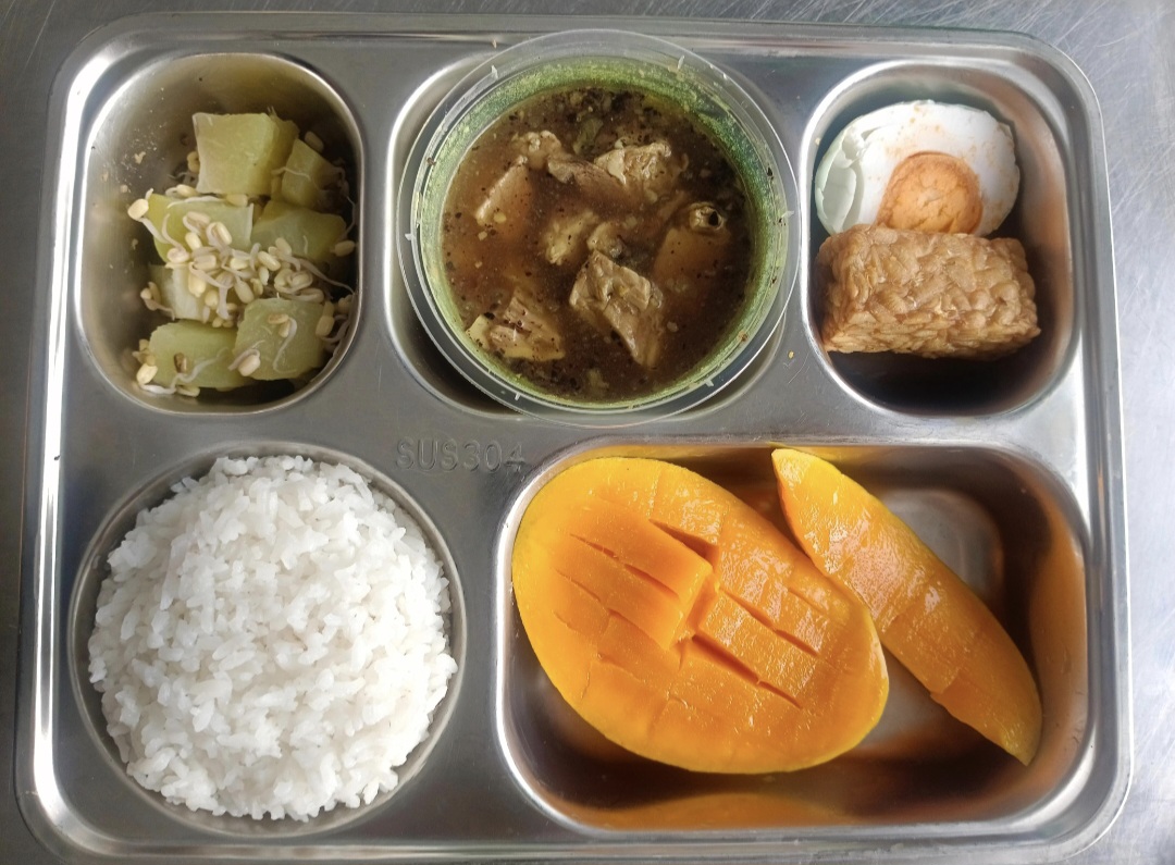 Siapkan Gizi Seimbang, SPPG Khusus Bondowoso Sajikan Menu MBG Rawon Khas Jatim