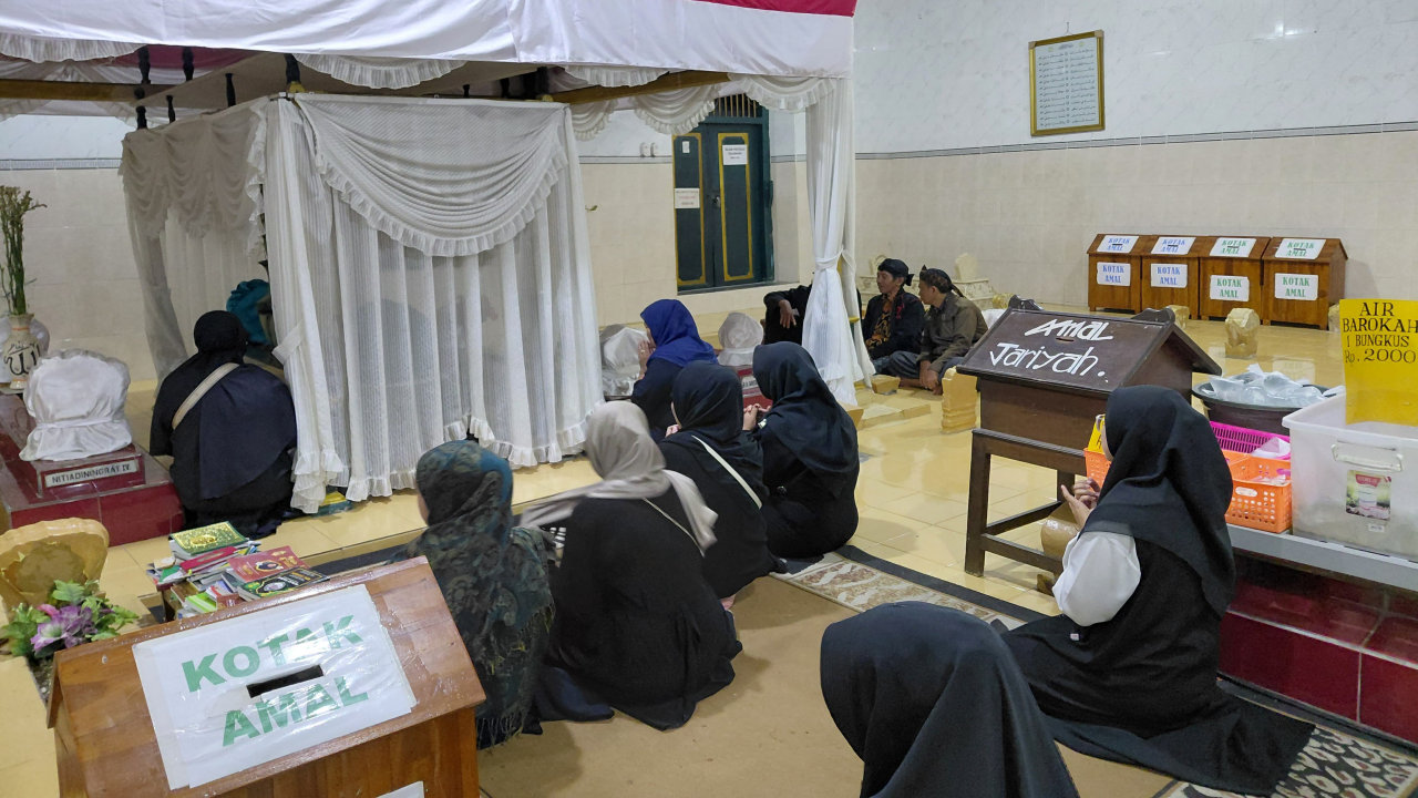 Legenda Mbah Surga Surgi : Folklor Sebagai Media Pendidikan Nilai Dan Pelestarian Kebudayaan