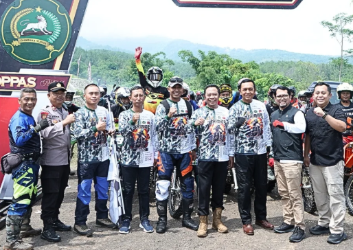 Bupati Bondowoso Abd Hamid Wahid,