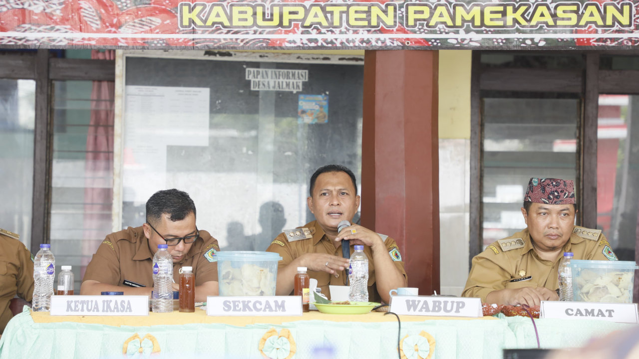 Optimalkan Pelayanan di Pamekasan, Wabup Sukriyanto Minta Kades dan Lurah Sigap Atasi Keluhan Masyarakat