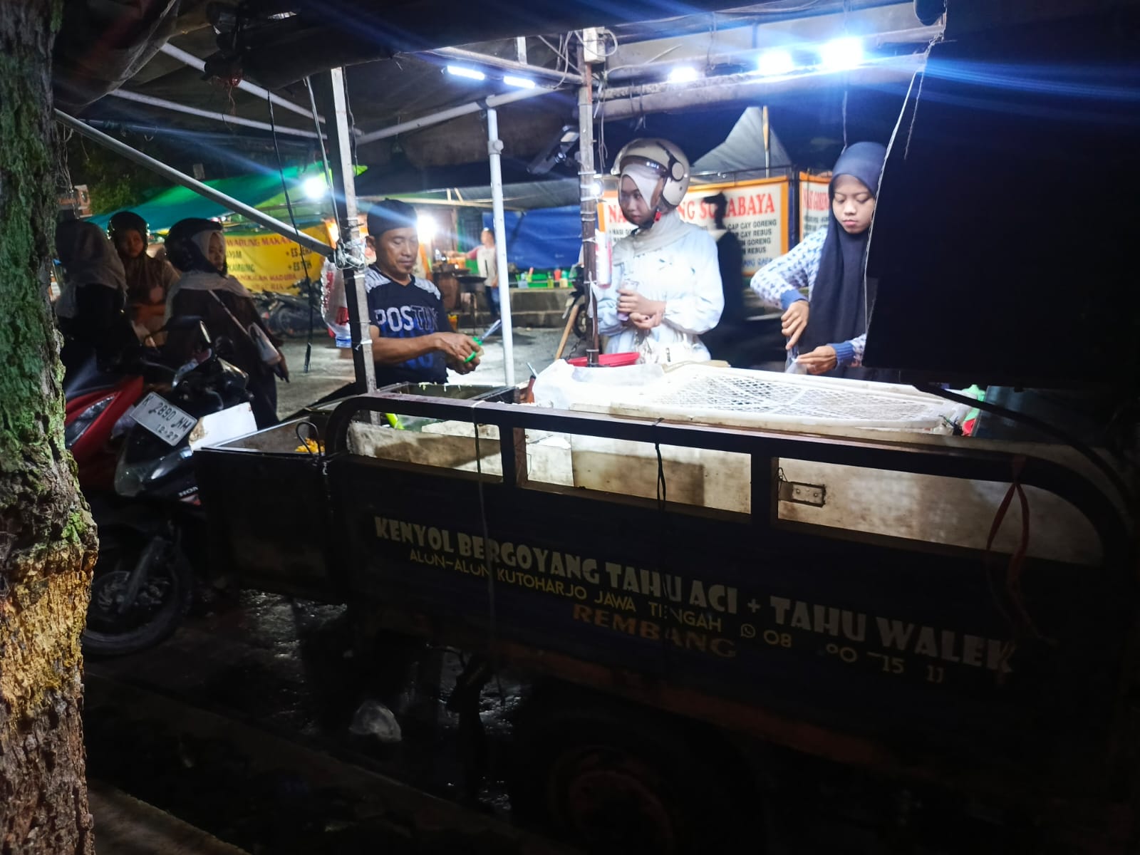 Kenyol Bergoyang 2K di Rembang, Jajanan Murah Meriah yang Eksis Sejak 2006