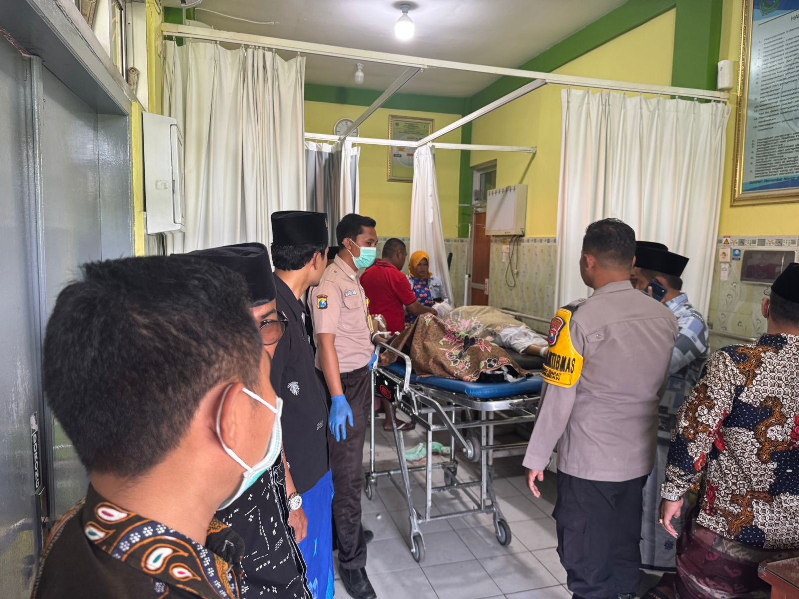 Dua Remaja Asal Desa Bajur Hantam Pembatas Jalan di Pasean