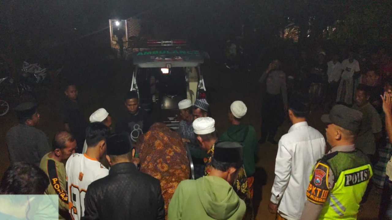Warga Pamekasan Ditemukan Meninggal di Rumah Kerabatnya, Polisi Olah TKP dan Evakuasi Korban