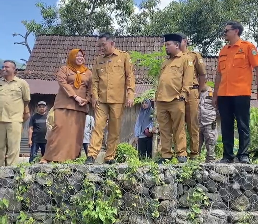 Tinjau Dampak Banjir, Bupati Bondowoso Fokuskan Penanganan Infrastruktur dan Warga