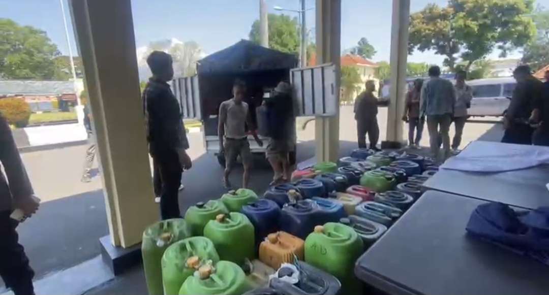 Polres Bondowoso Bongkar Penyelewengan 1 Ton Pertalite, Dua Pelaku Diamankan