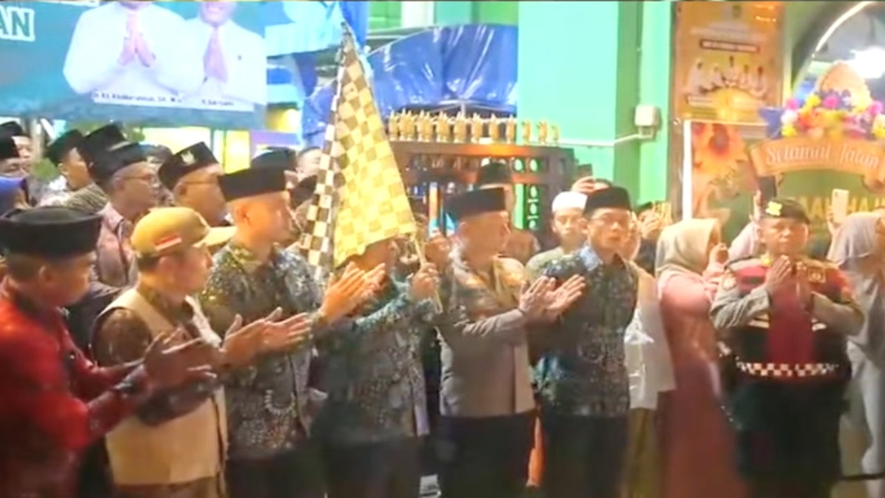 Wakil Bupati Pamekasan Lepas Keberangkatan Jamaah Haji Kloter 73 ke Sukolilo Surabaya Sebelum Subuh