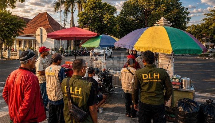Edukasi Berkelanjutan Satgas Alun-alun Lumajang Berbuah Nyata, Pedagang Kaki Lima Mulai Bawa Kantong Sampah Mandiri