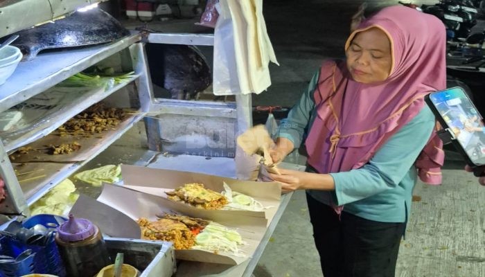 ‎Wajan Legendaris Sejak 1984 Masih Dipakai! Bakmi Jowo Arang Pak Min Jadi Buruan Pecinta Kuliner di Rembang‎