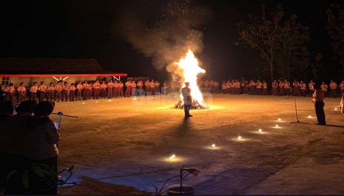 Meriah, Upacara Api Unggun dan Pentas Seni Warnai Penutupan MPLS di SMK YPI Rembang