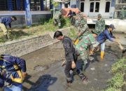 Gotong Royong di Pasar Nangkaan, Kodim 0822 Bondowoso Libatkan TNI-Polri dan Warga‎