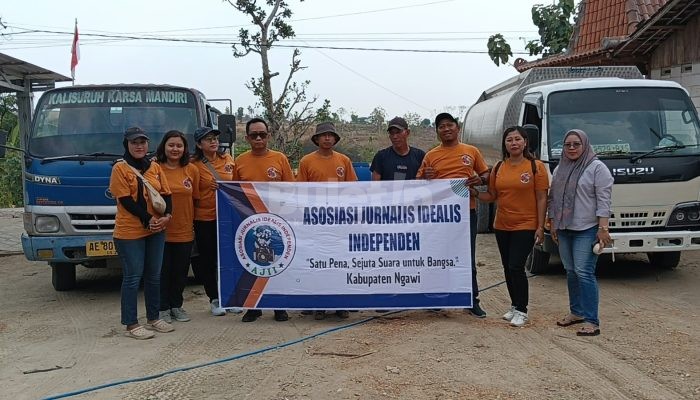 Asosiasi Jurnalis Idealis Independen Salurkan Bantuan Air Bersih di Dusun Gagan Bringin
