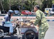 HUT TNI ke-81, Prajurit Kodim Bondowoso Berbagi Ratusan Nasi Kotak di Tengah Jalan