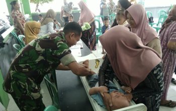 Babinsa Petung Bondowoso Hadir di Posyandu, Dukung Pemantauan Kesehatan Balita Sejak Dini‎