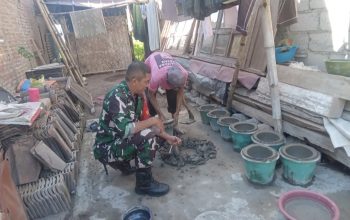Babinsa Maesan Bondowoso Dekati Pengrajin Cobek, Wujudkan Kepedulian TNI terhadap Usaha Warga