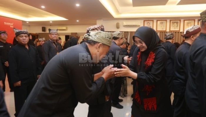 Lantik 73 Pejabat Pengawas, Bupati Banyuwangi Tekankan Pelayanan Ramah dan Solutif di Kecamatan dan Kelurahan